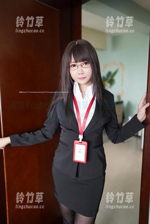 铭铭kizami这是要靠泳装作品赚取小小的免费诱惑吗？