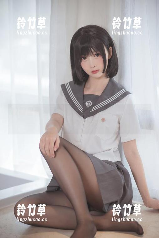 校服里藏着面饼仙儿的小心思，cos资源再多也不够用。