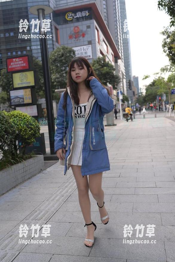 魔镜街拍-凯恩 魔镜街拍 - 凯恩的全套写真,对象不是雨季,但总有些暗示。